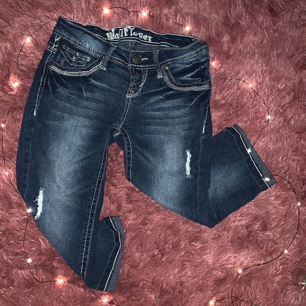 Wallflower juniors distressed capris